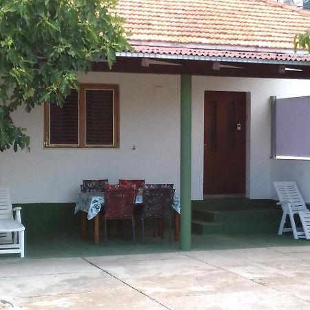 House " Bond " Villa Tisno Exterior photo