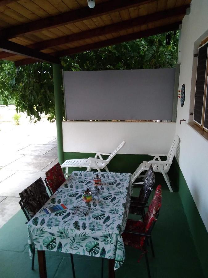 House " Bond " Villa Tisno Exterior photo