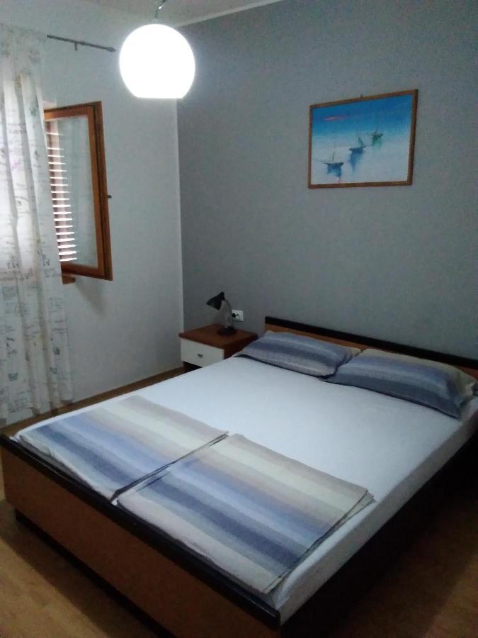 House " Bond " Villa Tisno Exterior photo