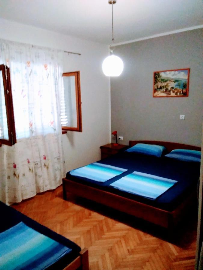 House " Bond " Villa Tisno Exterior photo