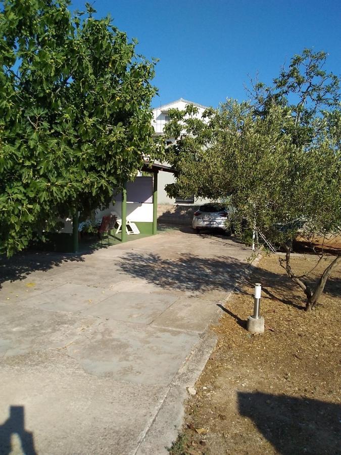 House " Bond " Villa Tisno Exterior photo